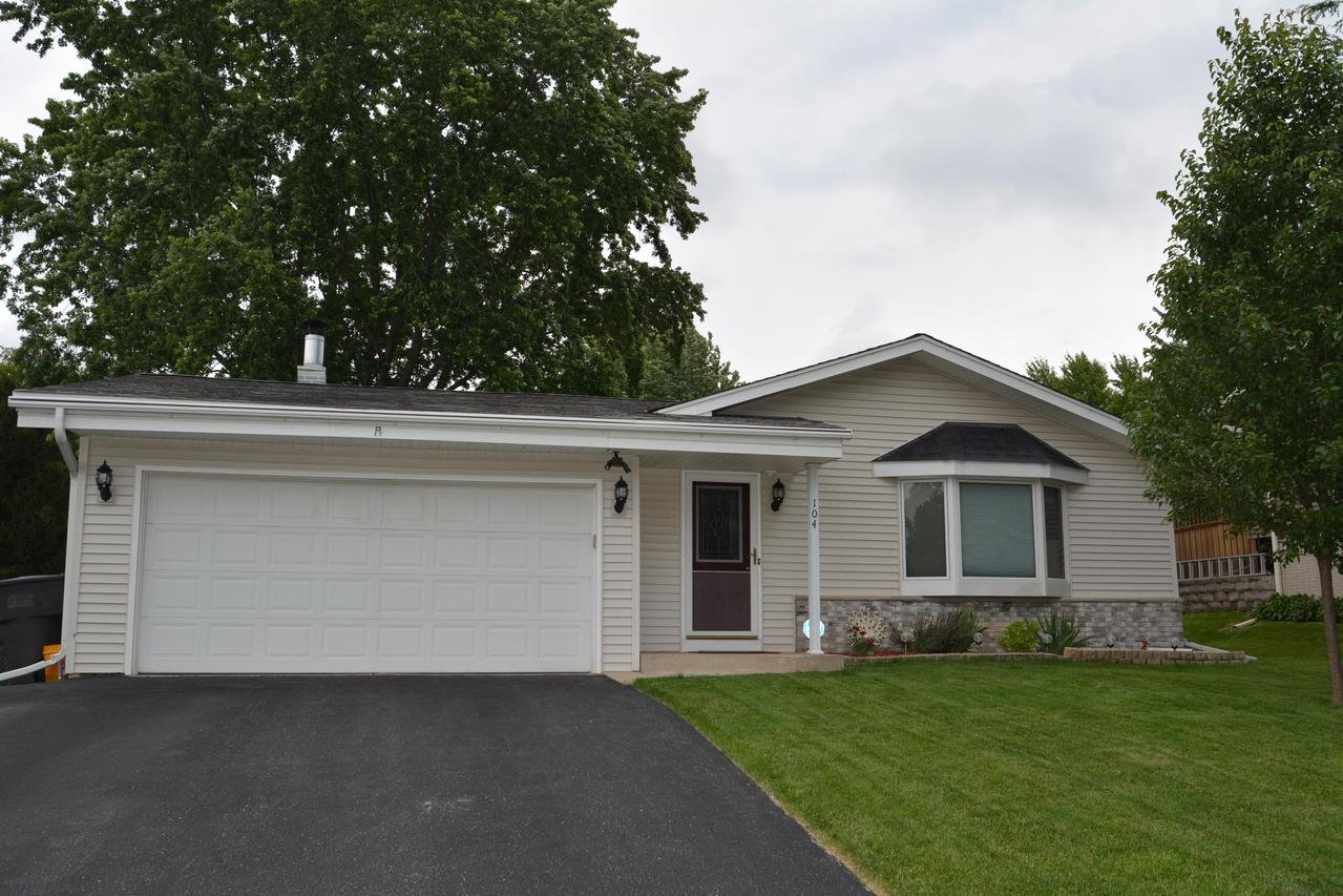 104 Shepard Ct, Mukwonago, WI 53149