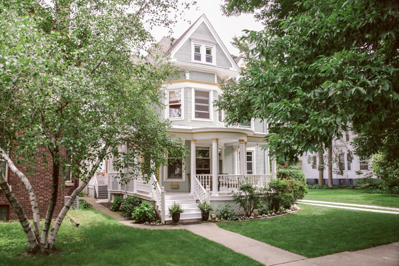 1805 College Ave, Racine, WI 53403