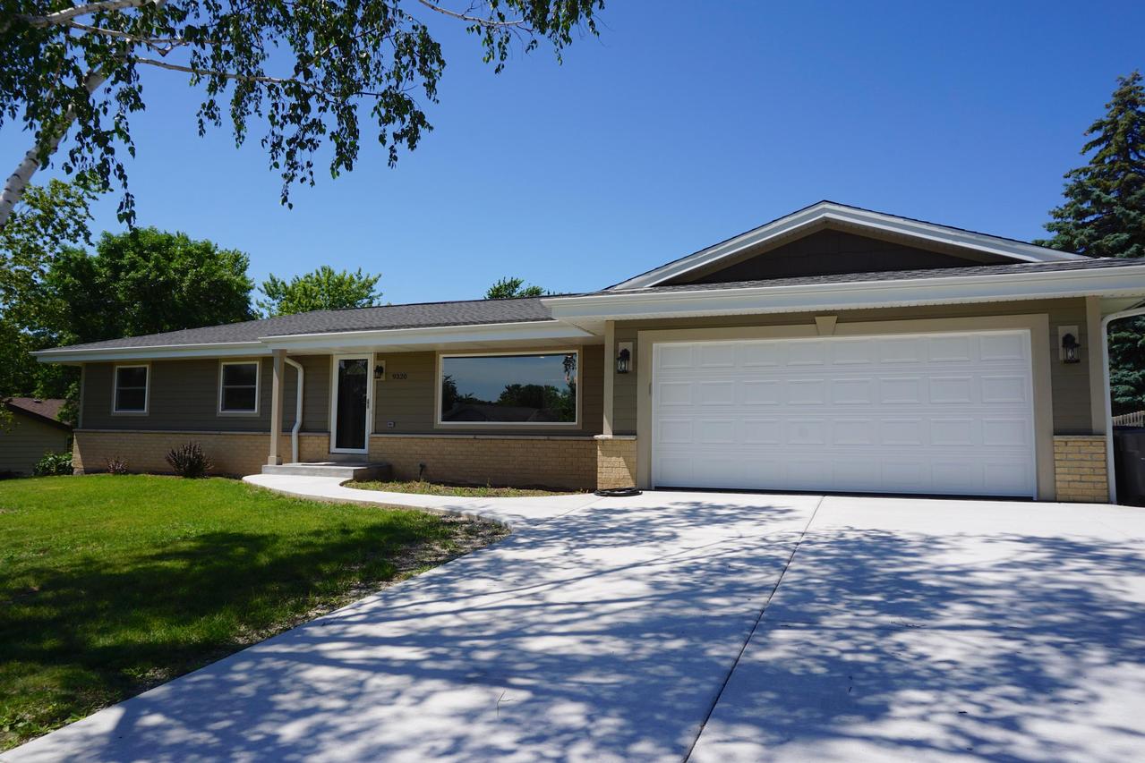 9320 Sherwood Ct., Franklin, WI 53132
