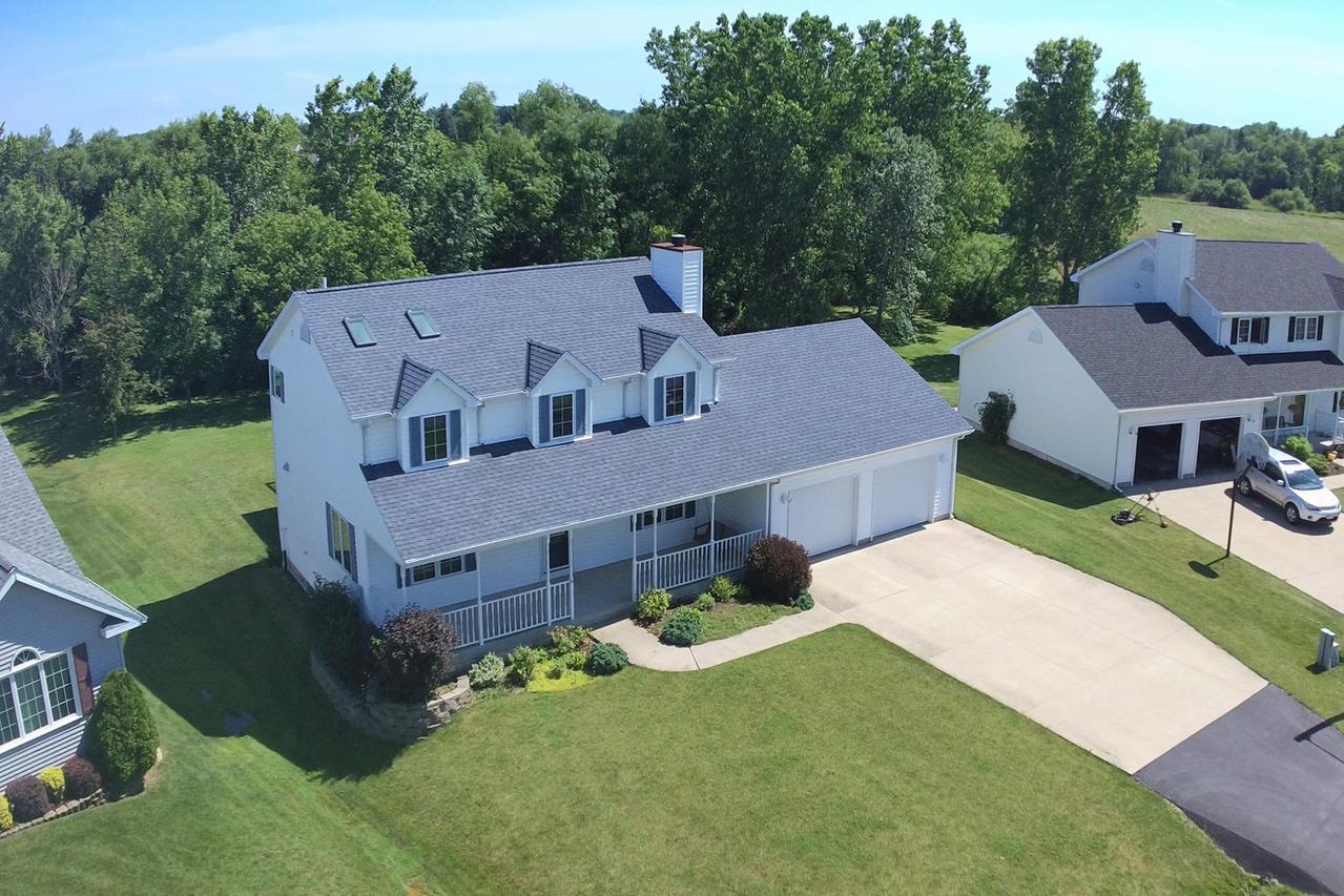 6631 Bobolink Rd, Caledonia, WI 53402