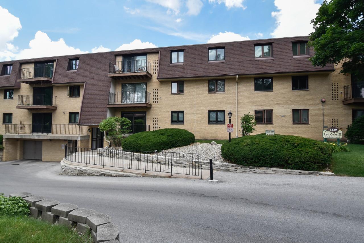 3239 S 58th St #310, Milwaukee, WI 53219