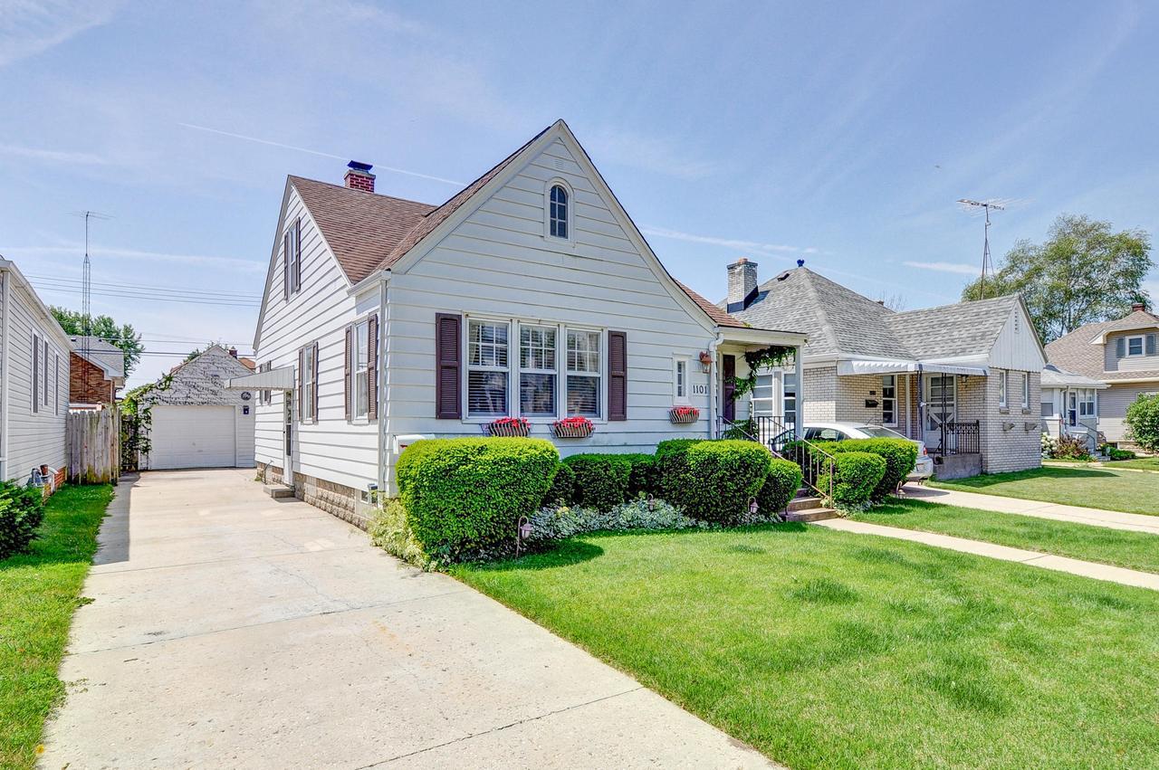 1101 Wolff St, Racine, WI 53402