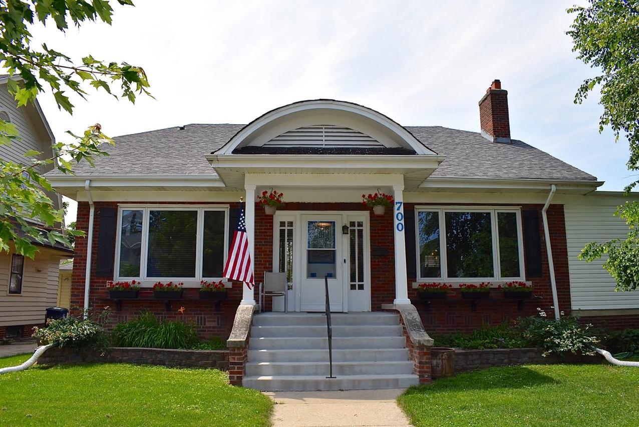 700 Arthur Ave, Racine, WI 53405