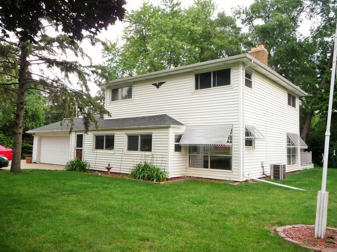 7460 S 68th St, Franklin, WI 53132