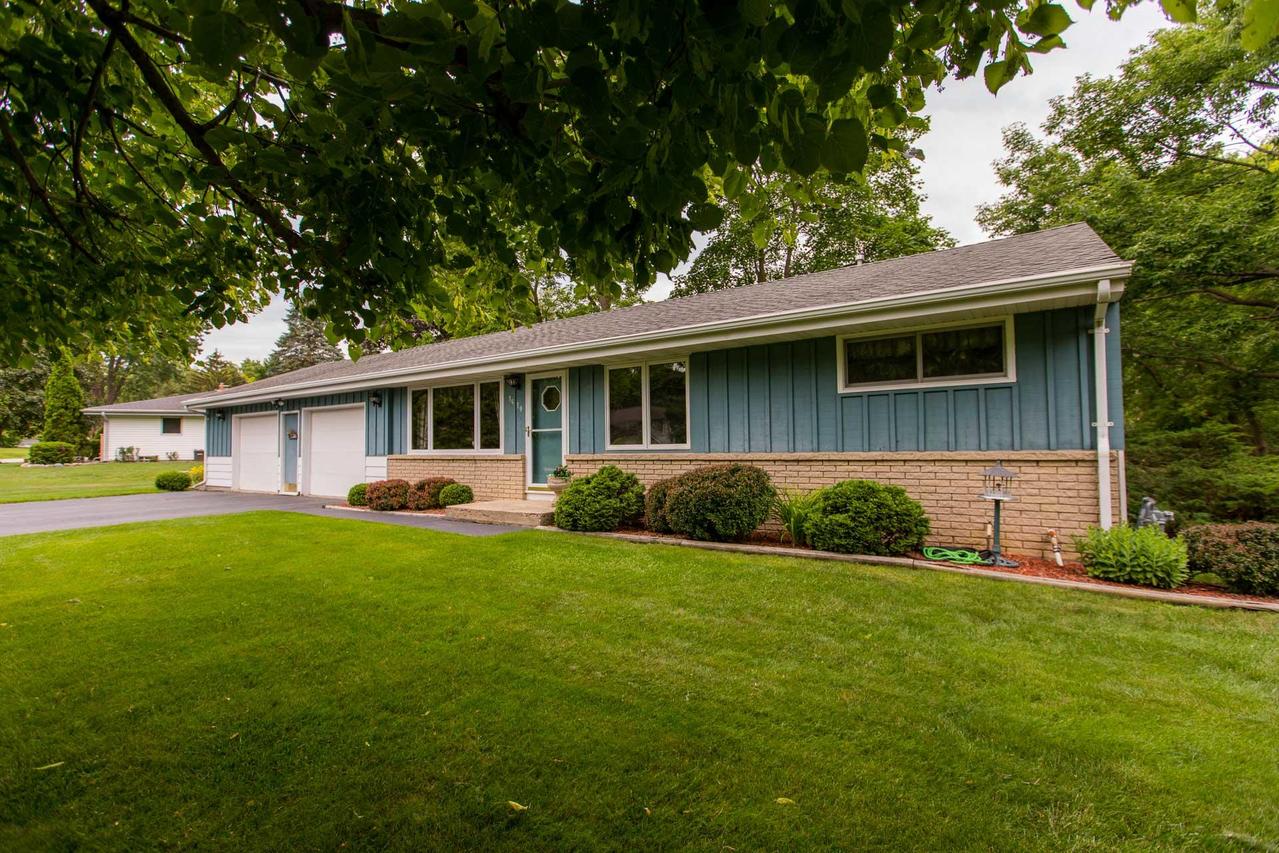 3939 S Clover Dr., New Berlin, WI 53146