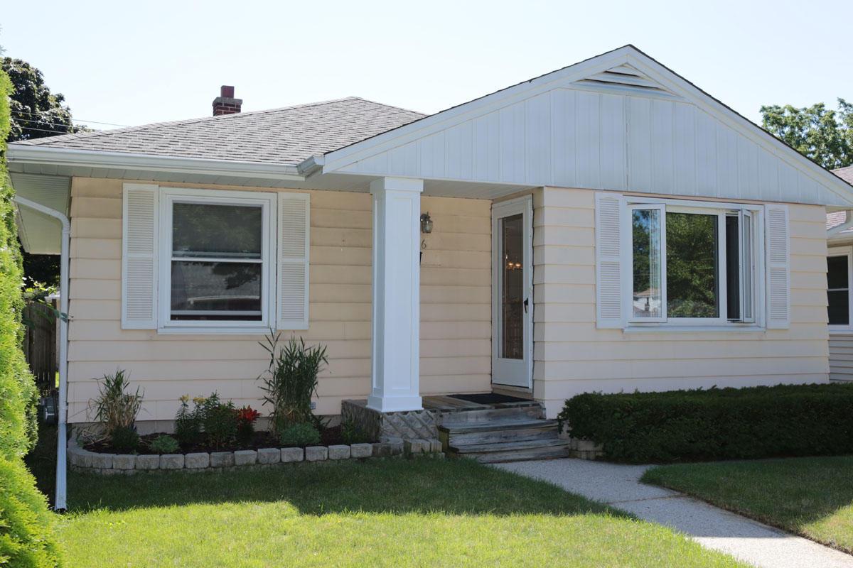 5406 N Lydell Ave, Whitefish Bay, WI 53217