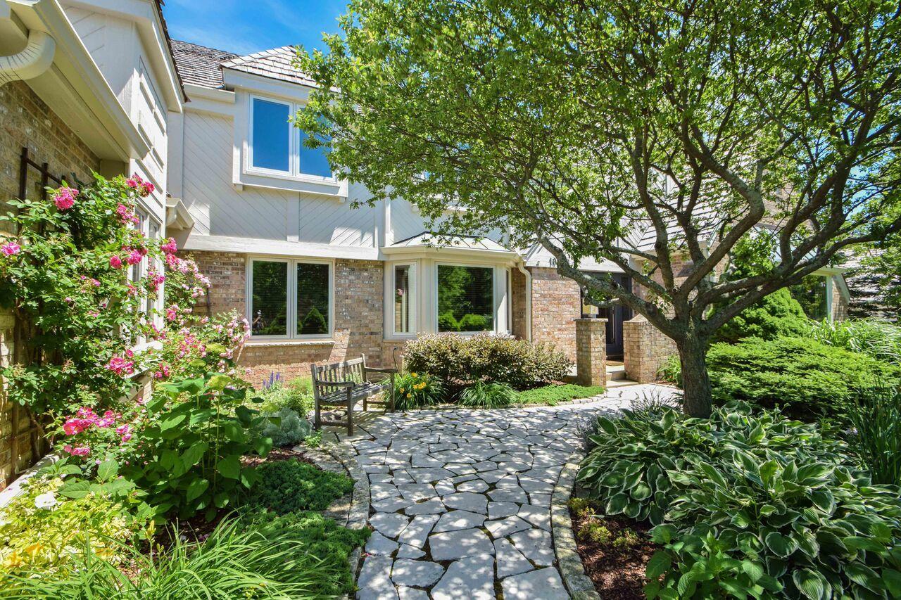10528 N Haddonstone Pl, Mequon, WI 53092