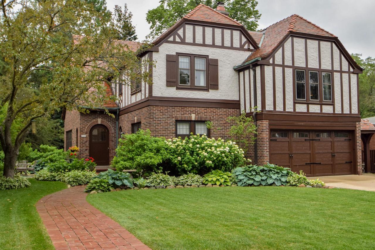 2609 E Menlo Blvd, Shorewood, WI 53211