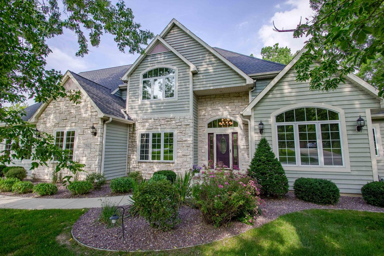 W273N4190 Hickory Grove, Pewaukee, WI 53072