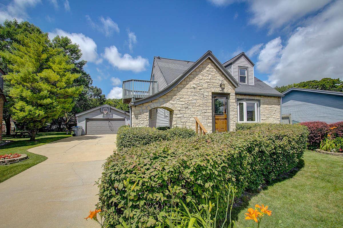 5245 S 6th St., Milwaukee, WI 53221