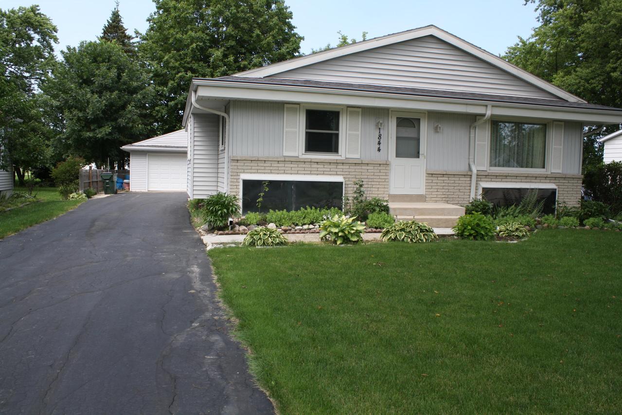 1844 Johnson Ave, Caledonia, WI 53402