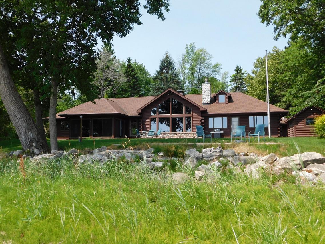 7122 Sauk Trail Beach, Belgium, WI 53013