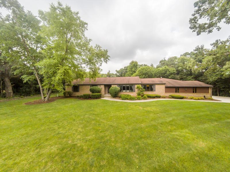 35511 Wayfare Trl, Summit, WI 53066