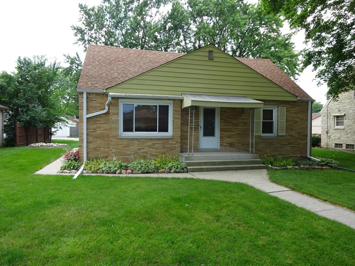 5245 N 26th St., Glendale, WI 53209
