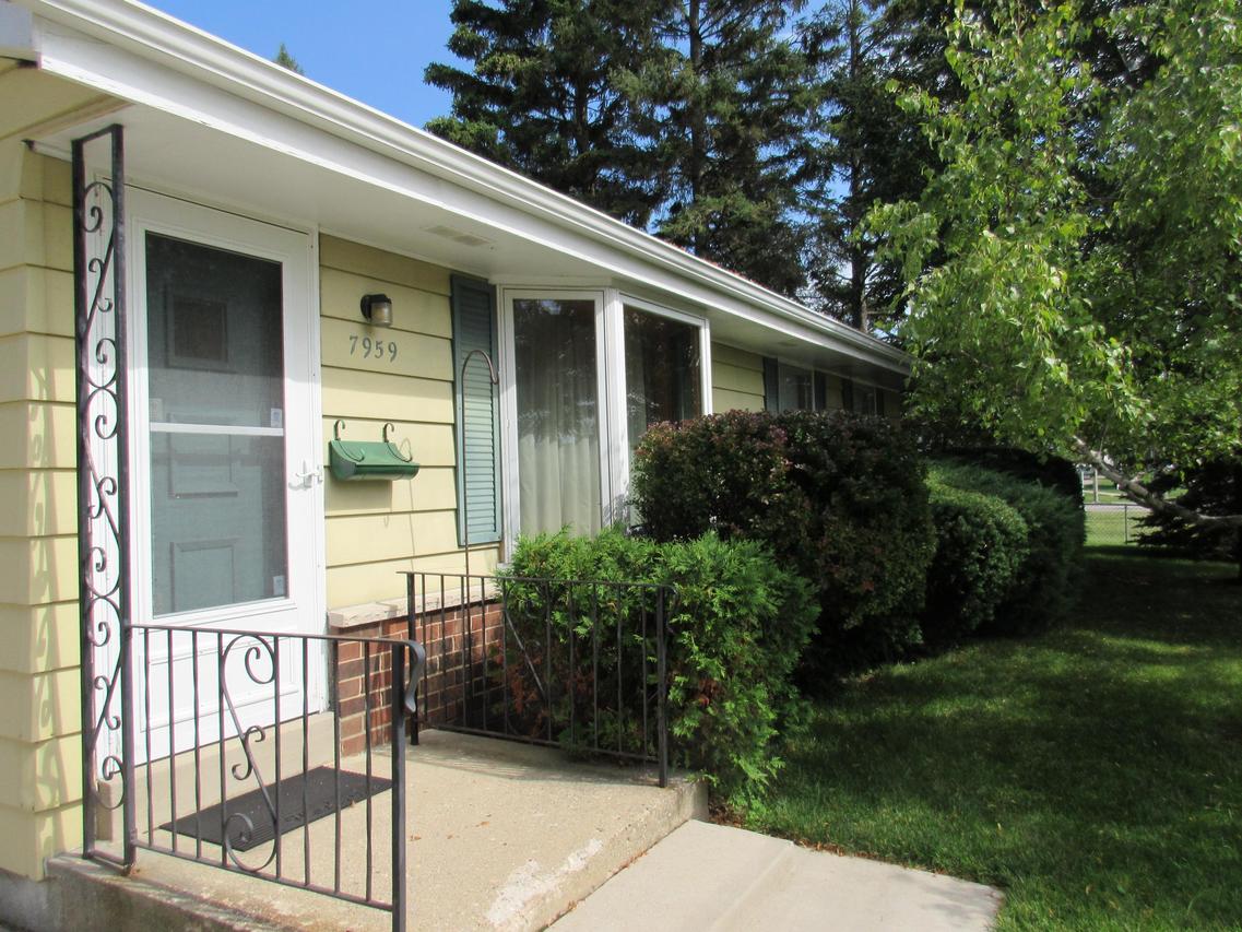 7959 30th Ave, Kenosha, WI 53142
