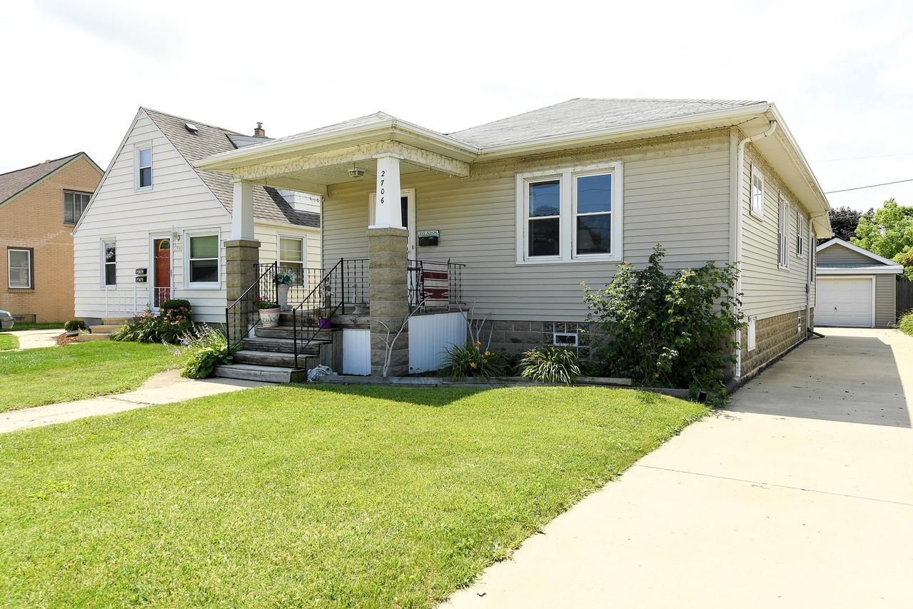 2706 22nd Ave, Kenosha, WI 53140