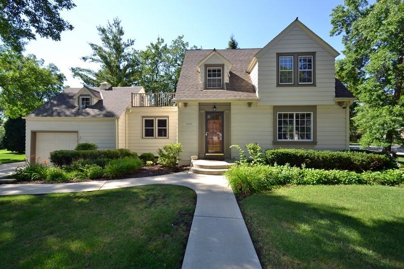 10335 W Glendale Ave, Wauwatosa, WI 53225
