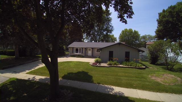 1509 Tomahawk Ln., Waukesha, WI 53186