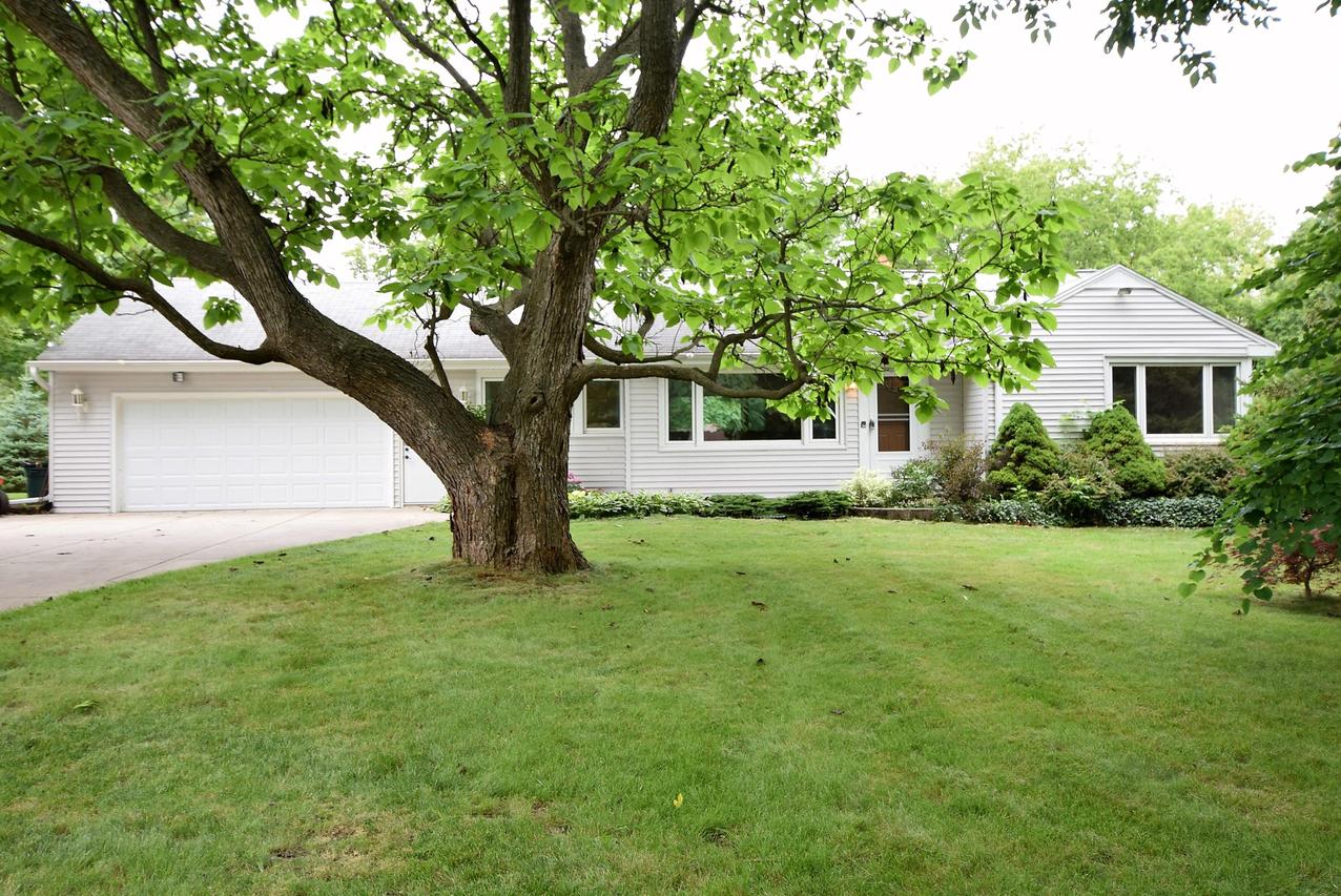 2417 S Sunnyslope Rd., New Berlin, WI 53151