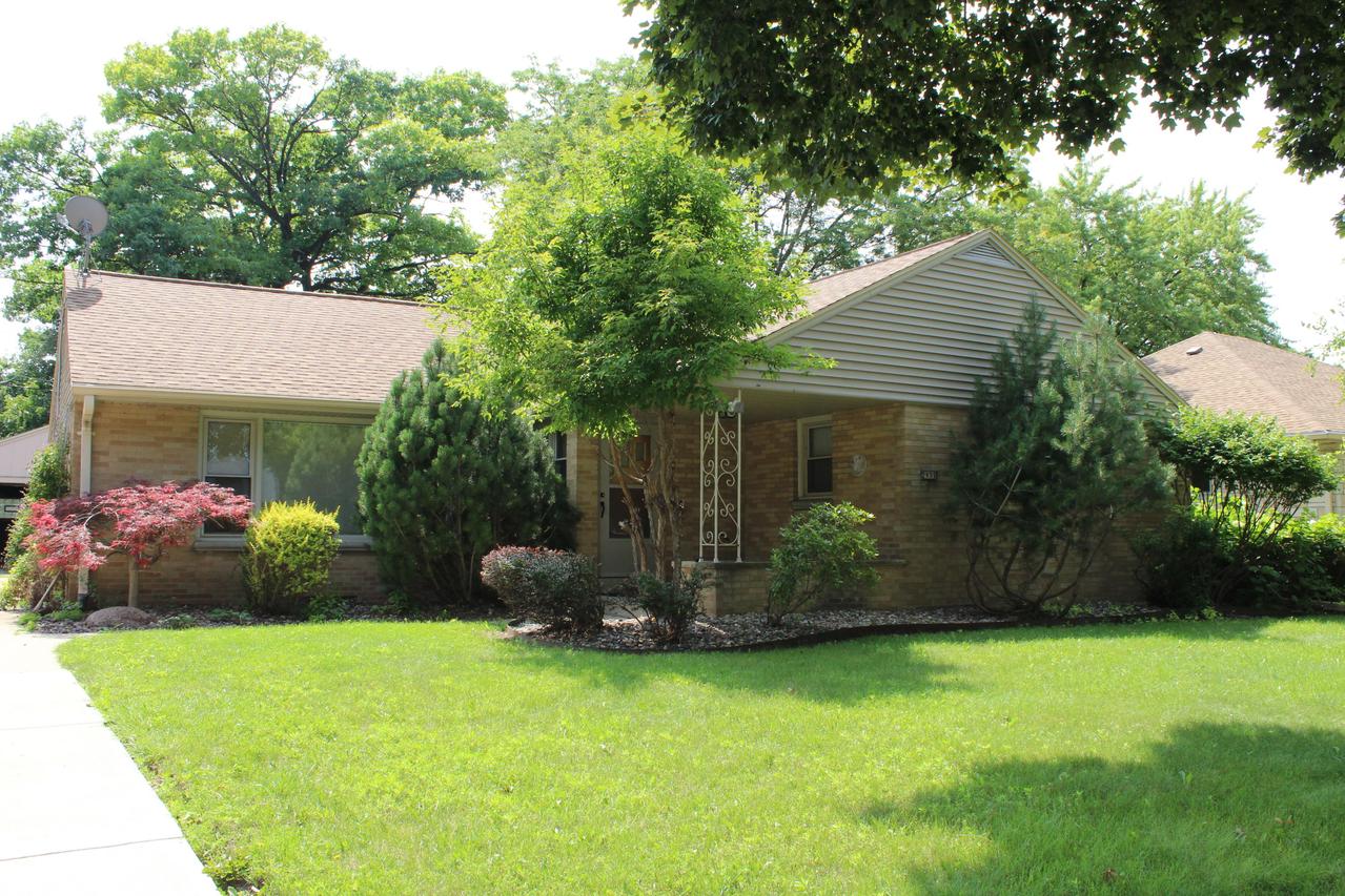 2931 S Stratton Dr, West Allis, WI 53219