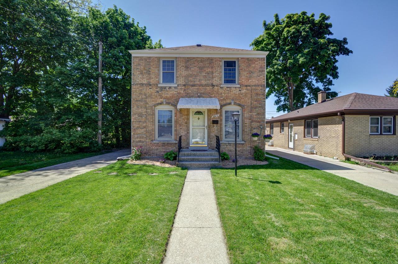 2513 Gilson St, Racine, WI 53403