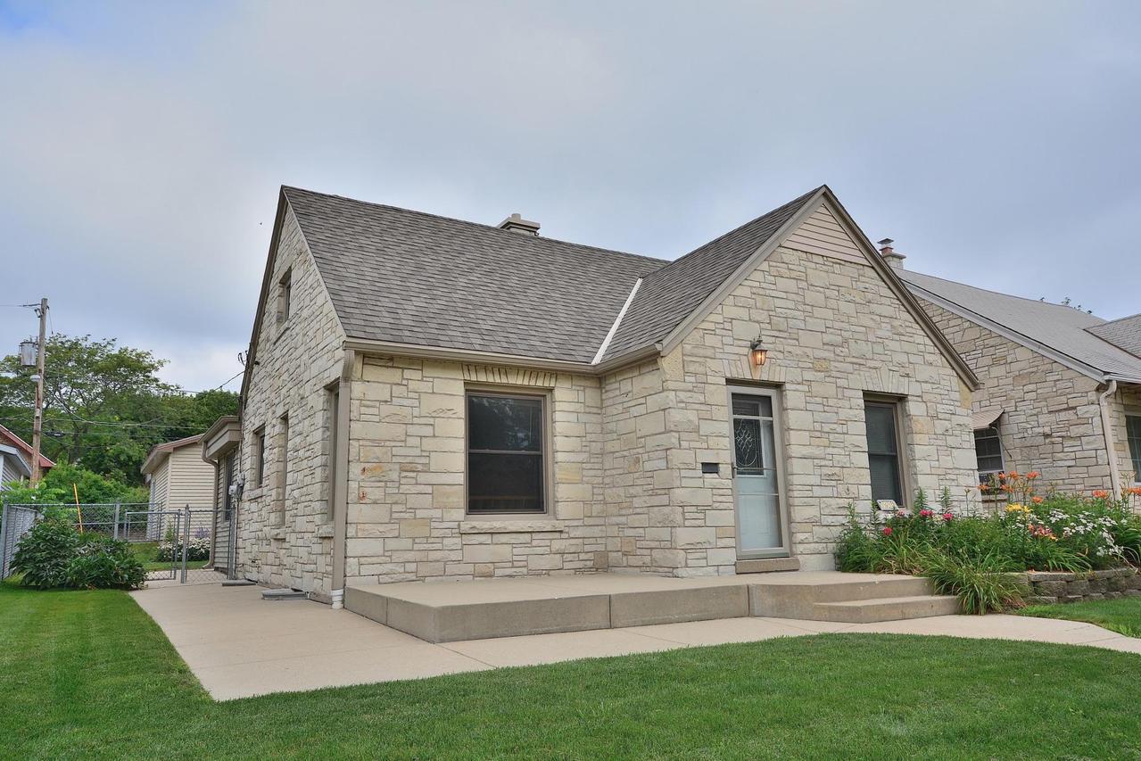 1617 S 52nd St., West Milwaukee, WI 53214