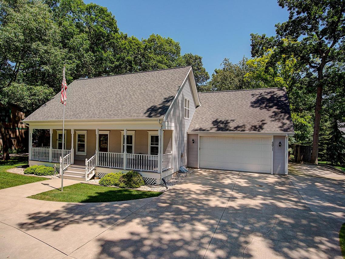 4811 Elm Island, Waterford, WI 53185