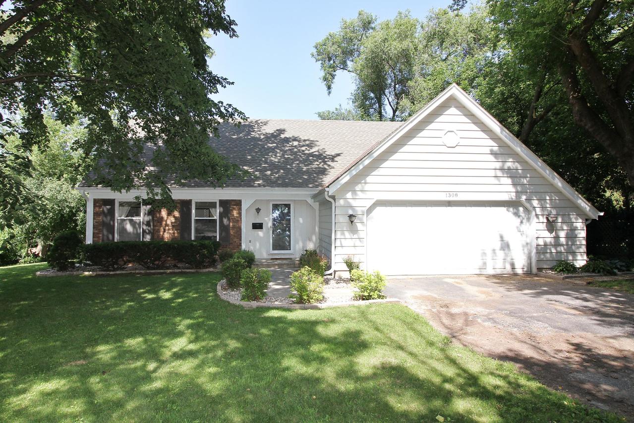 1308 E Wabash Ave, Waukesha, WI 53186