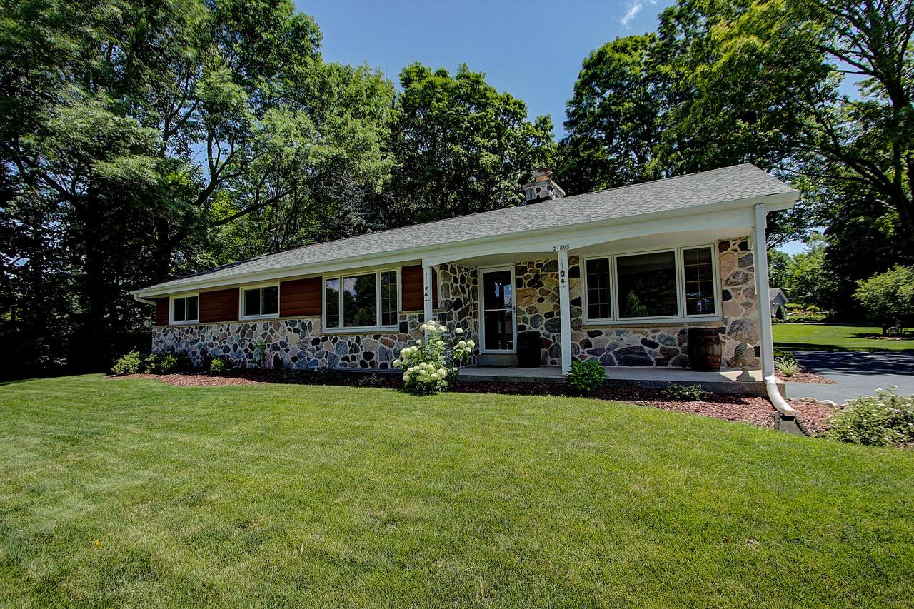 21895 Mayrose Blvd, Brookfield, WI 53045