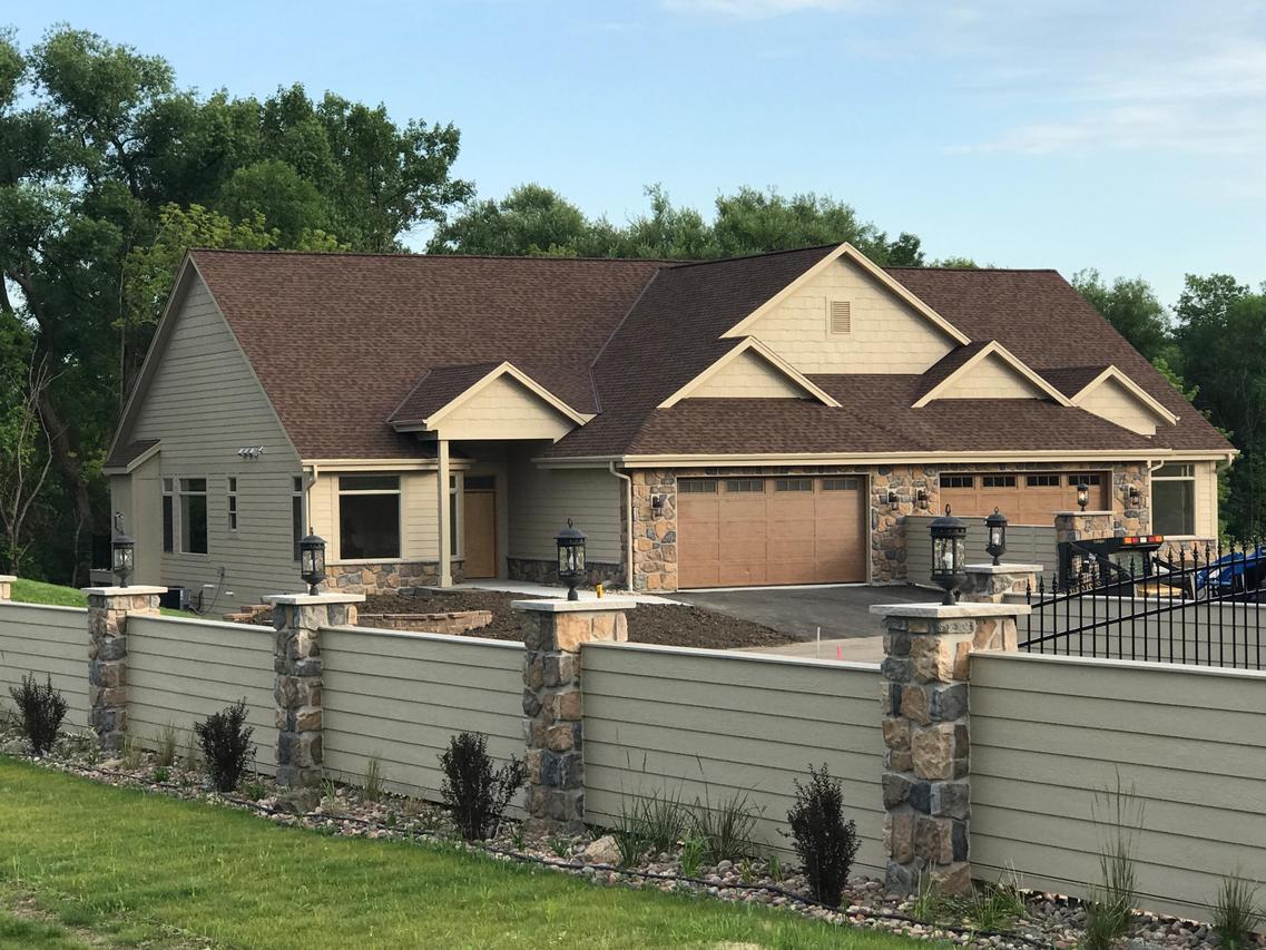 W126N7850 Riverview Ln, Menomonee Falls, WI 53051