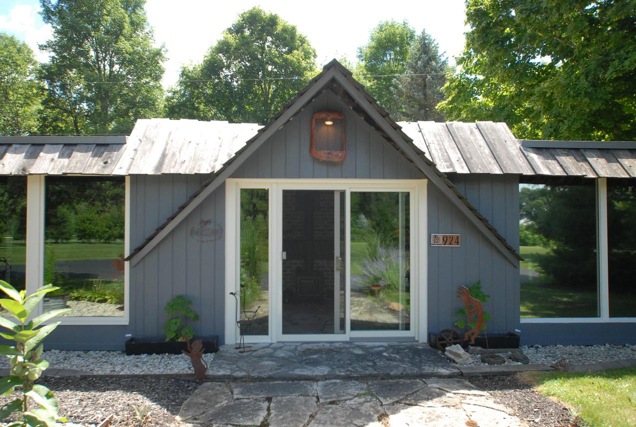 924 Oconobanks Dr., Richfield, WI 53017