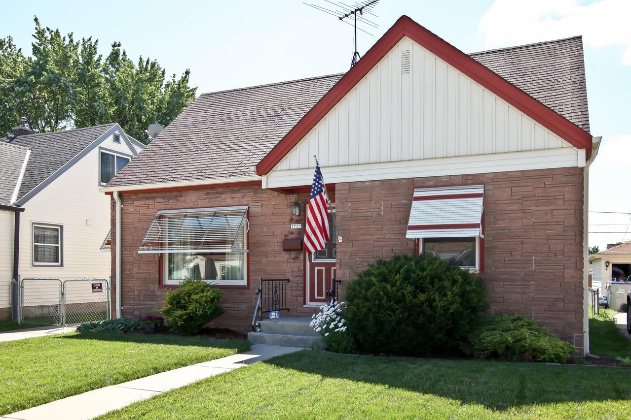 3727 S 21st St, Milwaukee, WI 53221