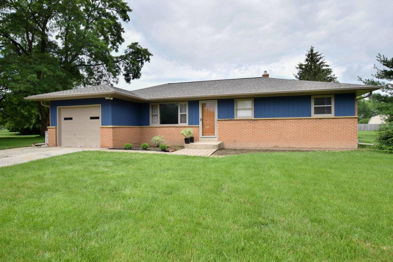 W152N5427 Badger Dr, Menomonee Falls, WI 53051