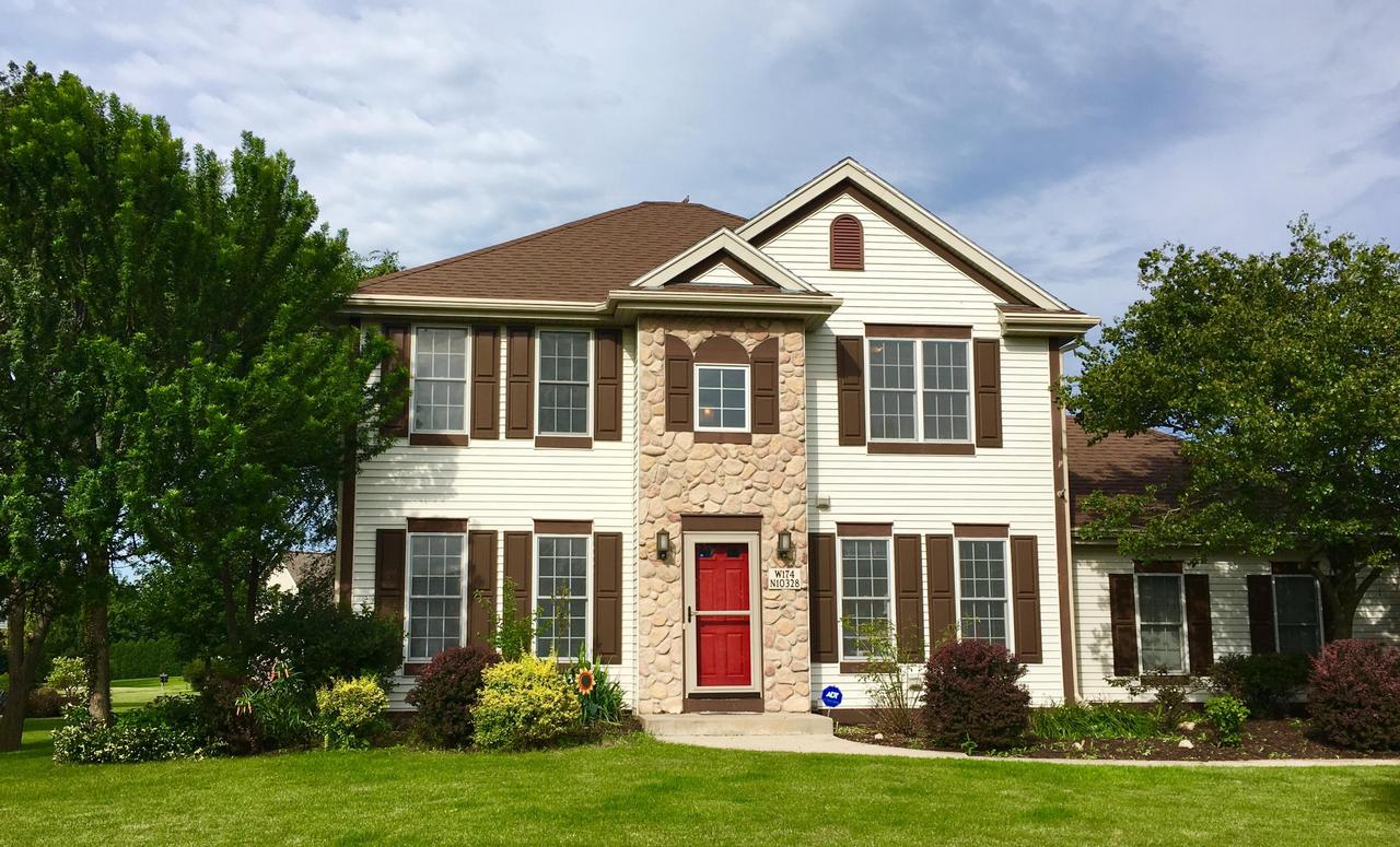 W174N10328 Autumn Ct, Germantown, WI 53022