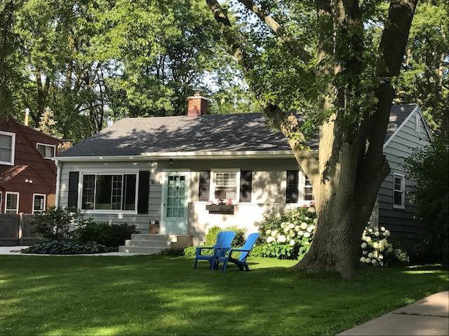 8104 N Santa Monica Blvd, Fox Point, WI 53217