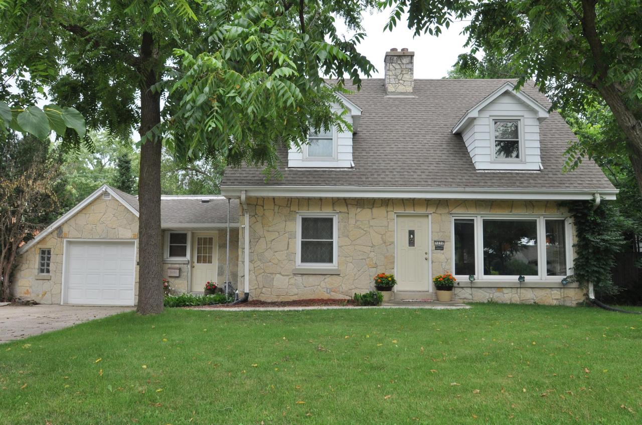 3232 N 92nd St, Milwaukee, WI 53222