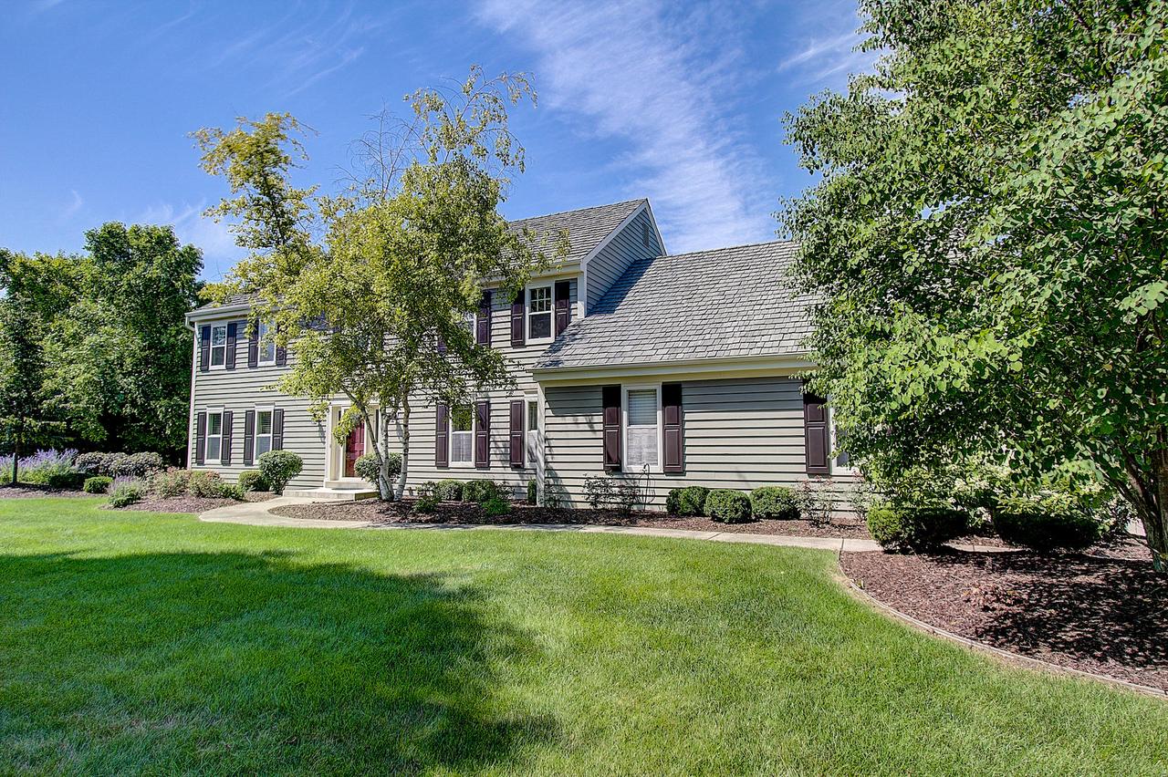 10505 N Beechwood Dr, Mequon, WI 53092