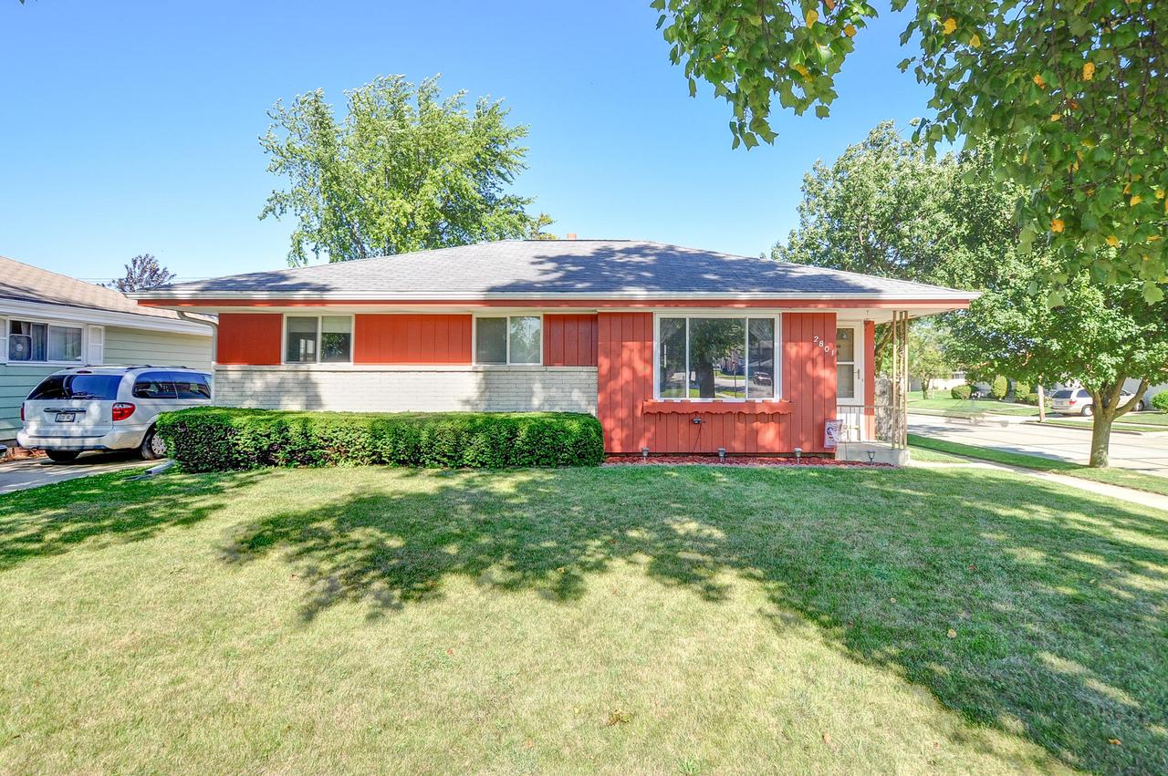 2801 Jean Ave, Racine, WI 53404