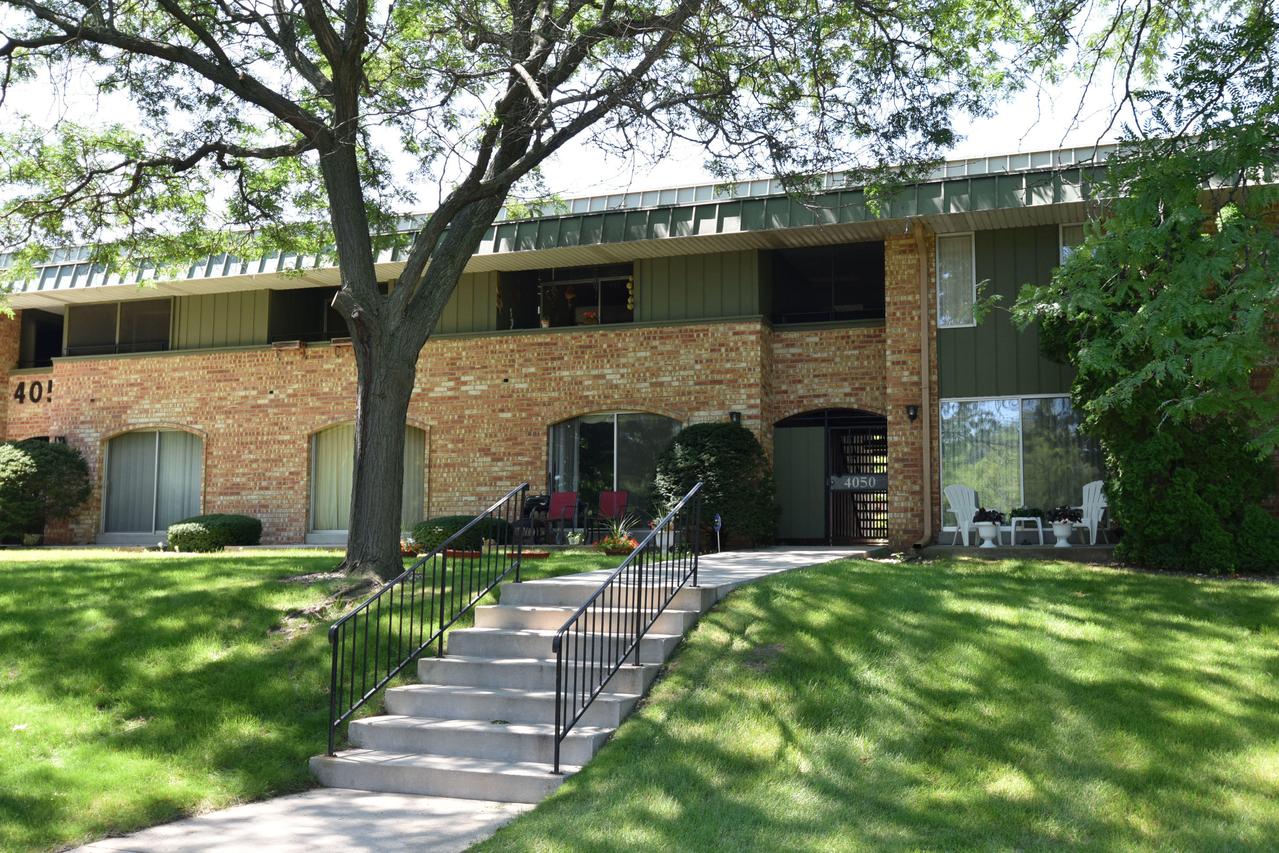 4050 W Rivers Edge Cir #14, Brown Deer, WI 53209