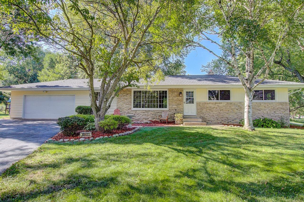 W199N9485 Acacia Ct, Menomonee Falls, WI 53051