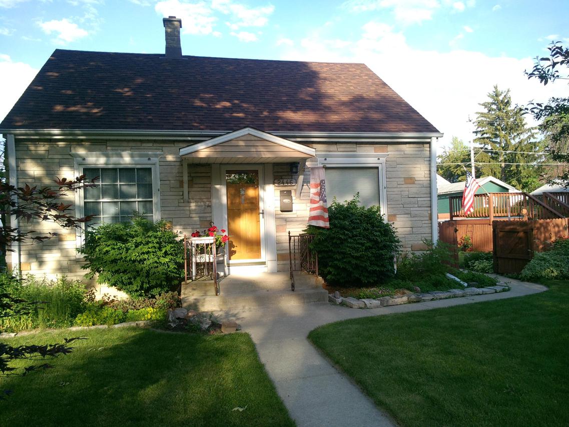 2446 S 76th St, West Allis, WI 53219