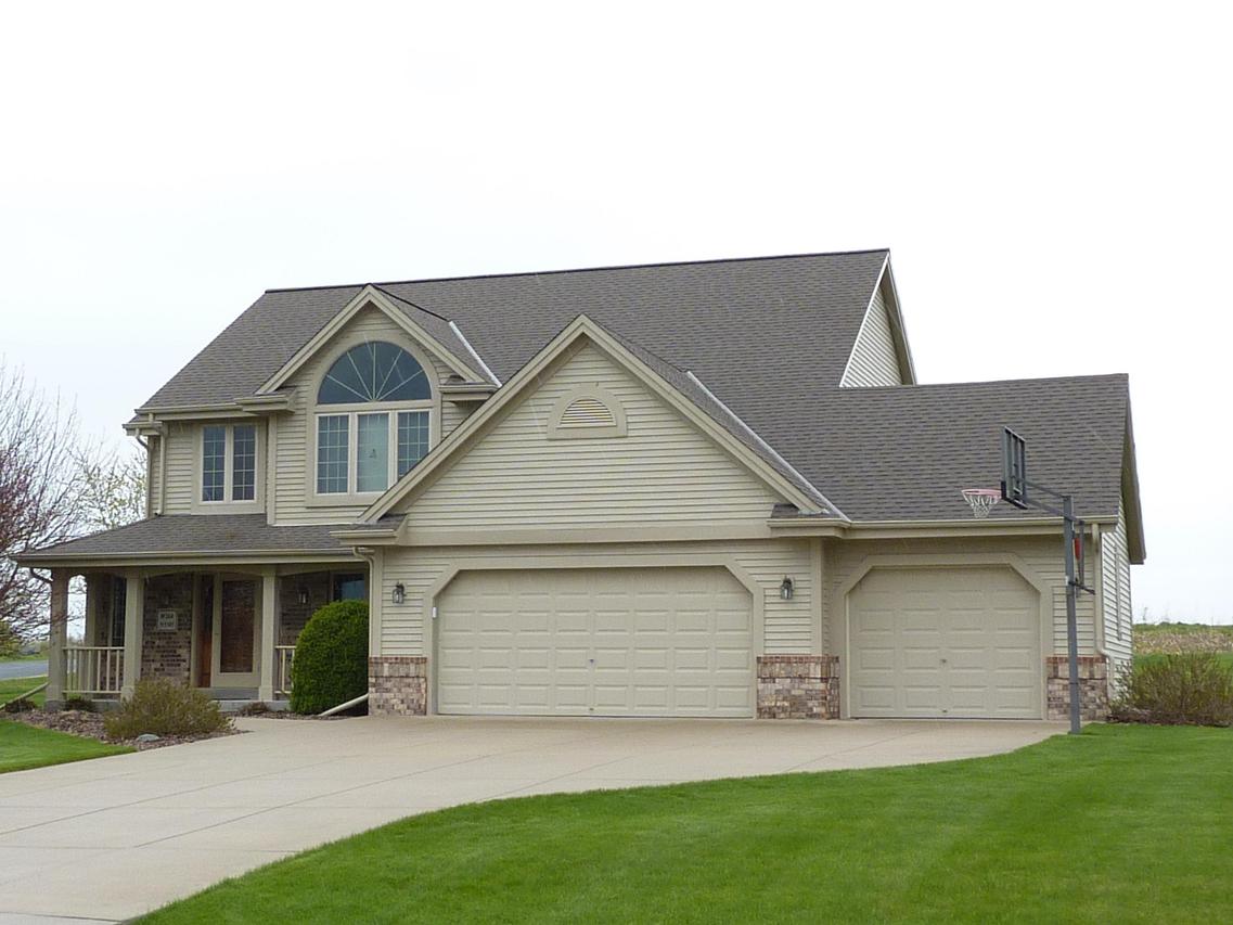 W268N5305 Carlene Dr, Lisbon, WI 53072