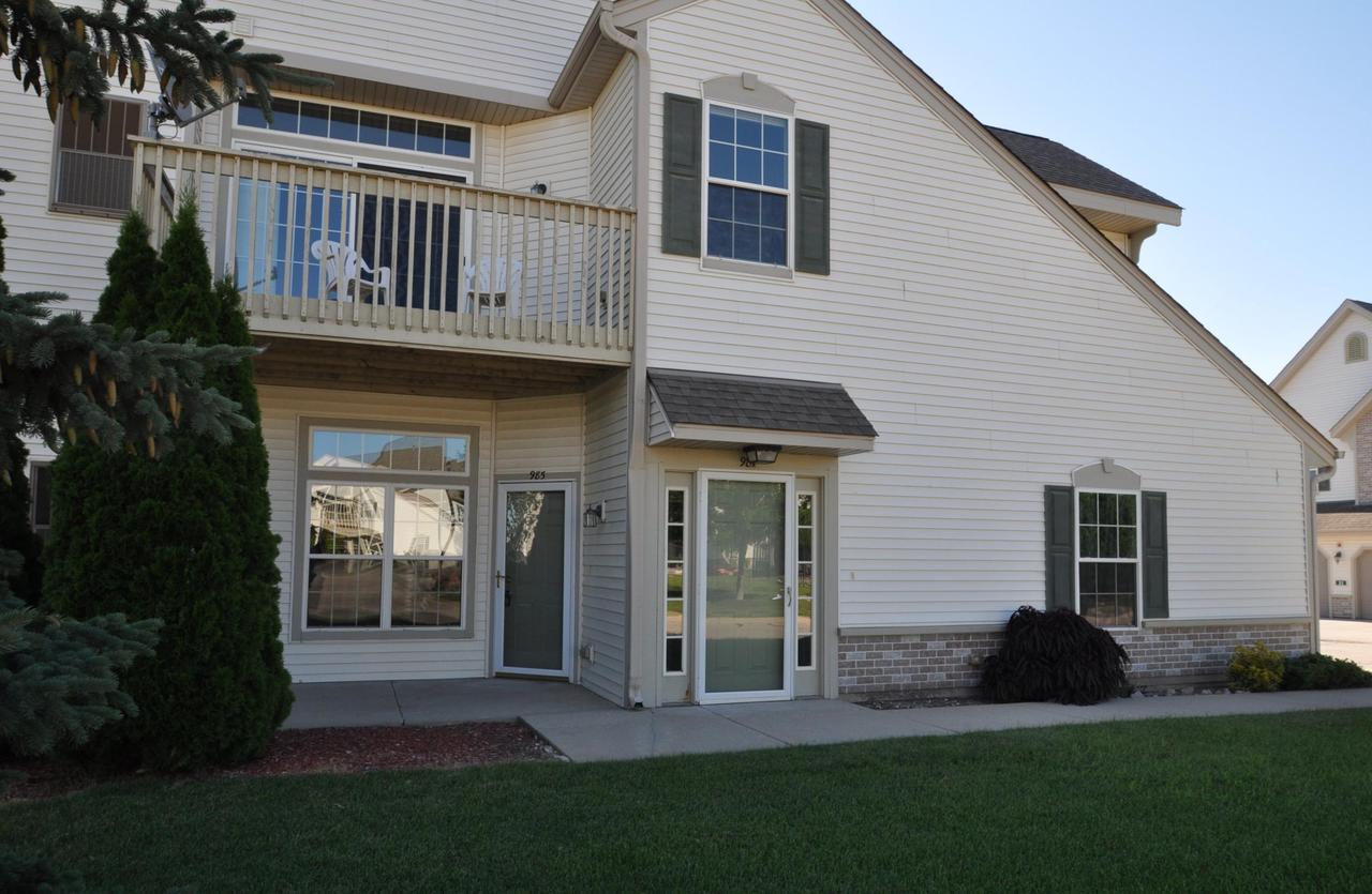 985 Hastings Ct #101, Mount Pleasant, WI 53406