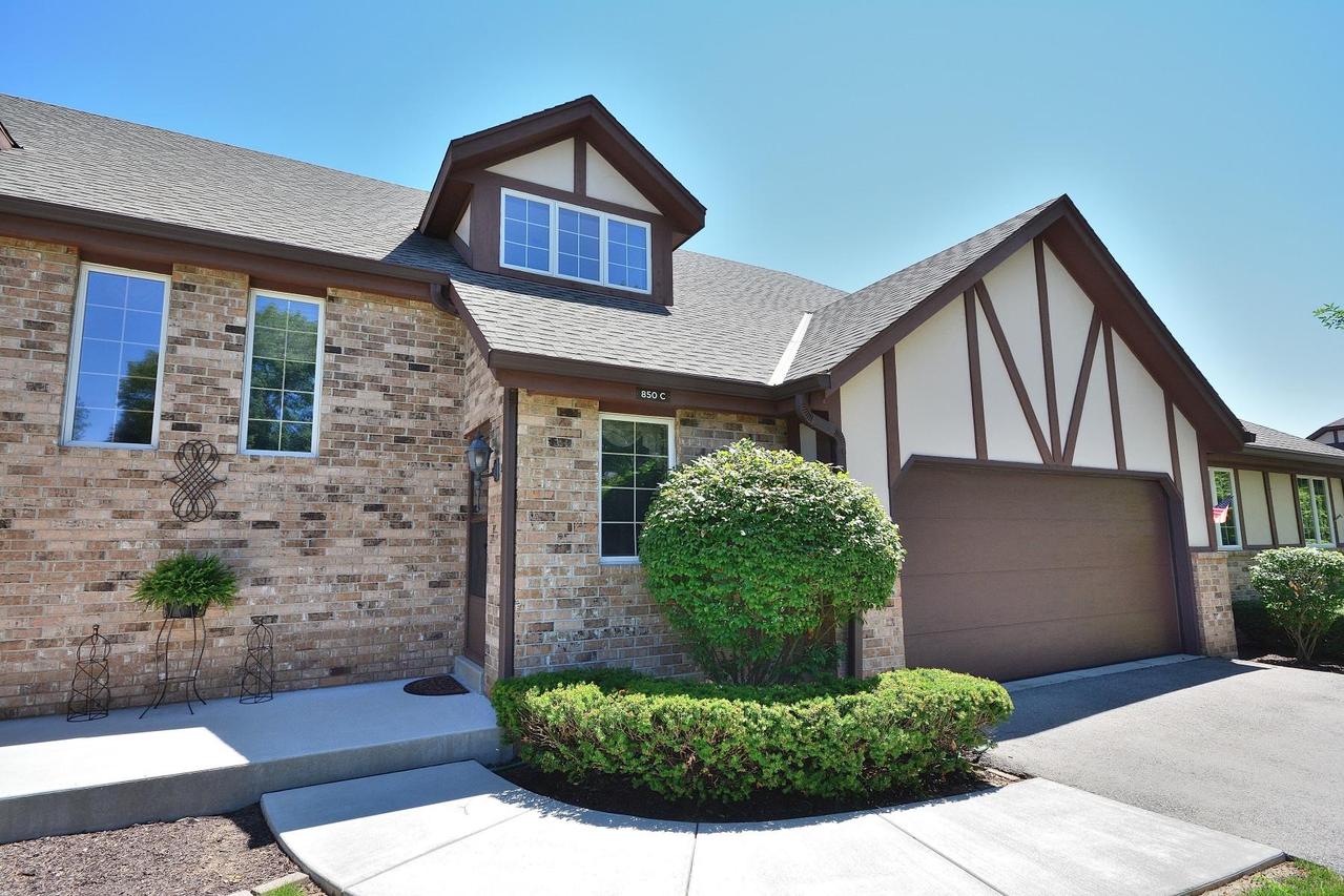 850 Oakwood Ln #C, Brookfield, WI 53045