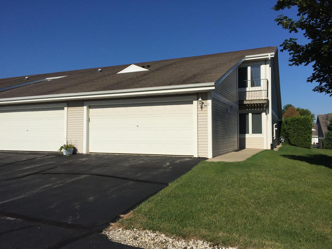 351 Hartford Sq, Hartford, WI 53027