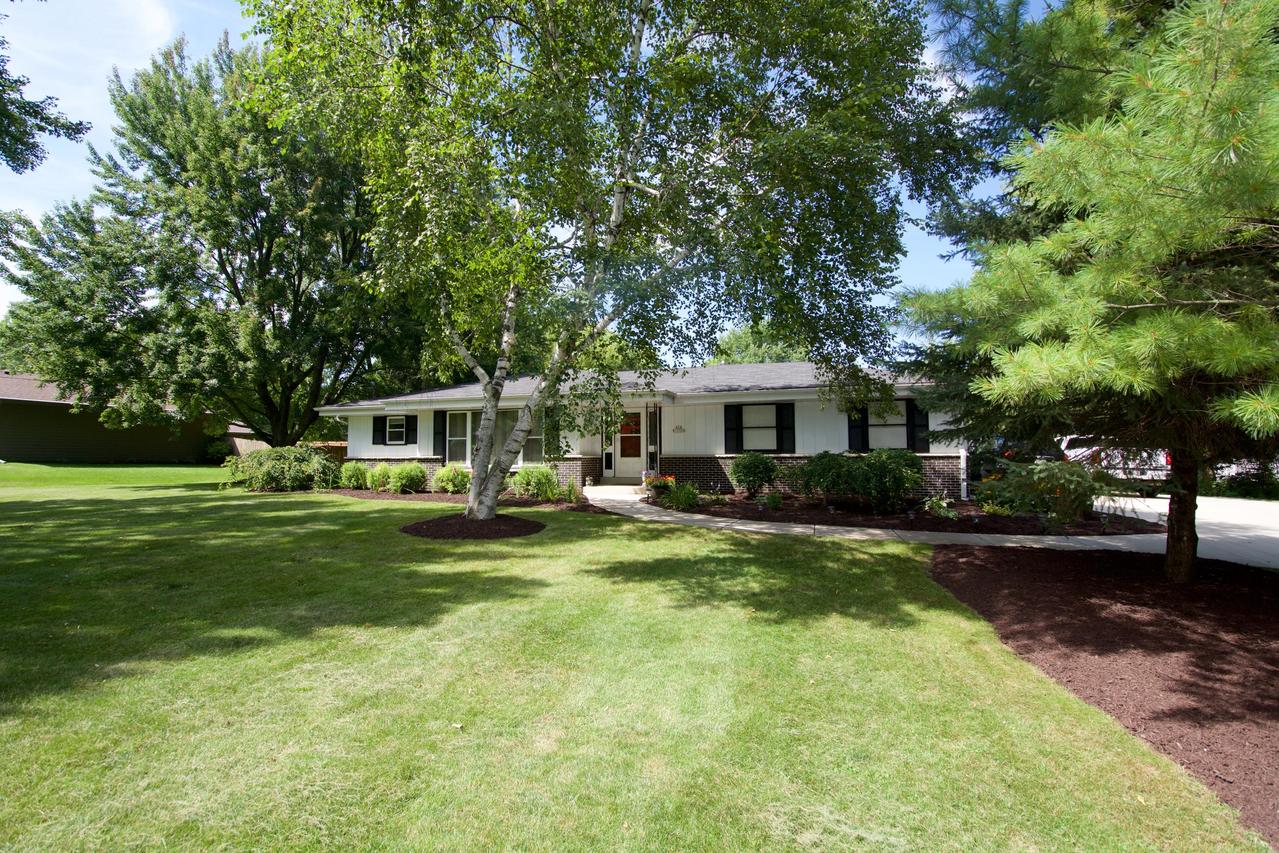 N68W15700 Kathrn Ave, Menomonee Falls, WI 53051