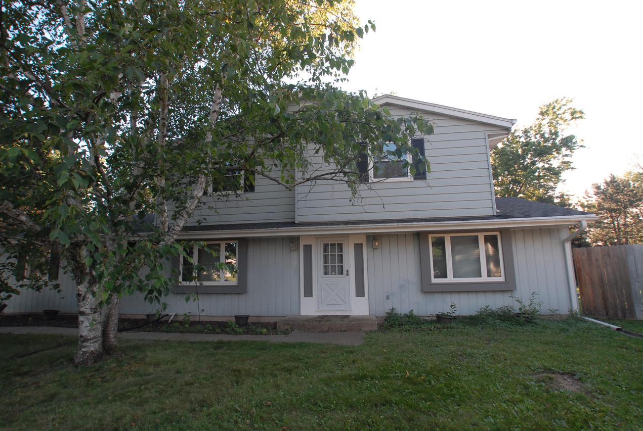 3525 S Cottonwood Rd., New Berlin, WI 53151