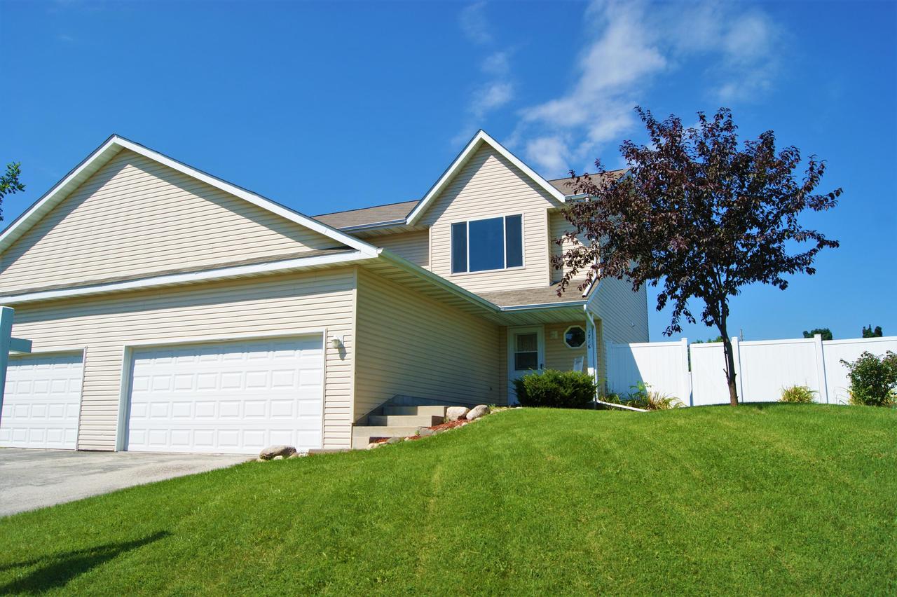 1716 Fairview Dr, West Bend, WI 53090