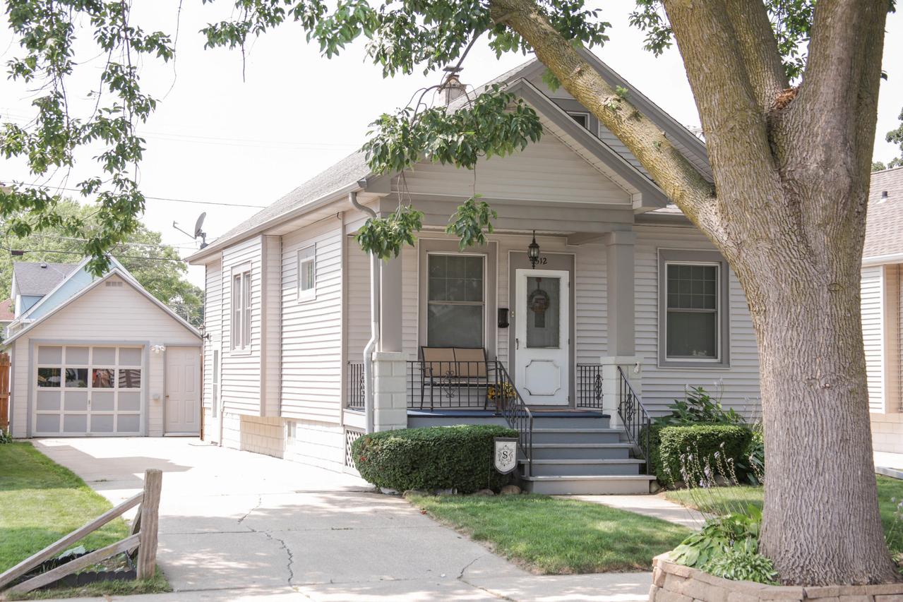 1512 Hayes Ave, Racine, WI 53405