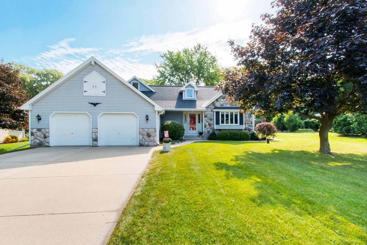 7370 S 49th St., Franklin, WI 53132